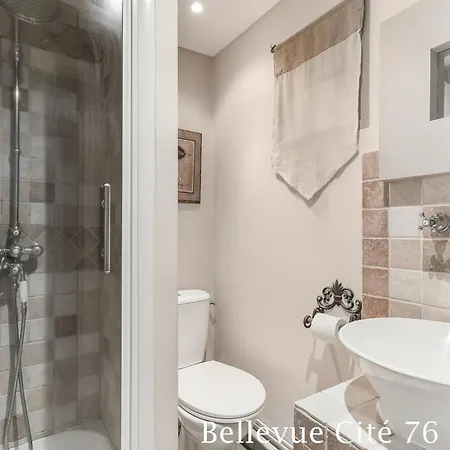 Holiday home Les Bellevue Cite Trivalle, Cite 500M, Free Private Car Park On Demand, Free Public Car Park 200M, Aircon, Wifi, Cite View Terrace *