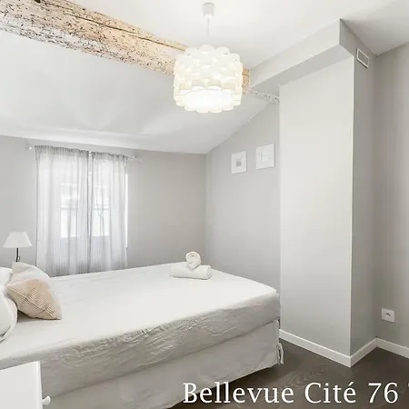 Holiday home Les Bellevue Cite Trivalle, Cite 500M, Free Private Car Park On Demand, Free Public Car Park 200M, Aircon, Wifi, Cite View Terrace
