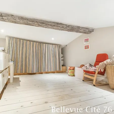 Holiday home Les Bellevue Cite Trivalle, Cite 500M, Free Private Car Park On Demand, Free Public Car Park 200M, Aircon, Wifi, Cite View Terrace Carcassonne