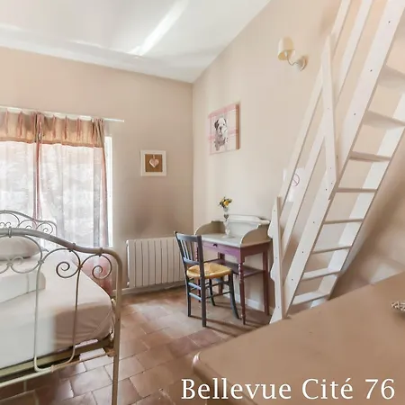 Holiday home Les Bellevue Cite Trivalle, Cite 500M, Free Private Car Park On Demand, Free Public Car Park 200M, Aircon, Wifi, Cite View Terrace Carcassonne