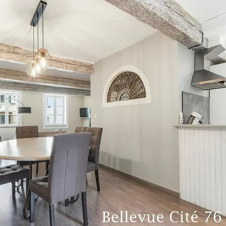 Casa vacanze Les Bellevue Cite Trivalle, Cite 500M, Free Private Car Park On Demand, Free Public Car Park 200M, Aircon, Wifi, Cite View Terrace